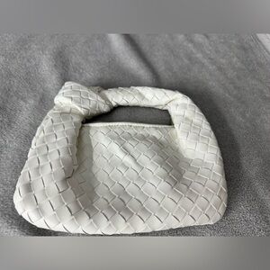 White Woven Handbag 
Fit iphone pro max